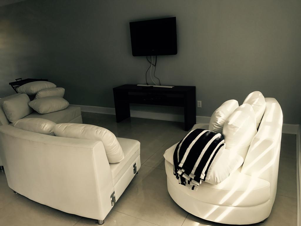 Luxury Two Story Villa Unit D Laval Eksteriør billede