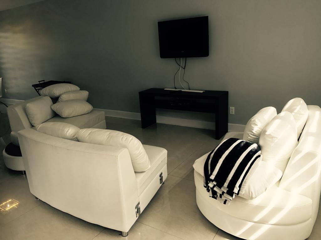Luxury Two Story Villa Unit D Laval Eksteriør billede