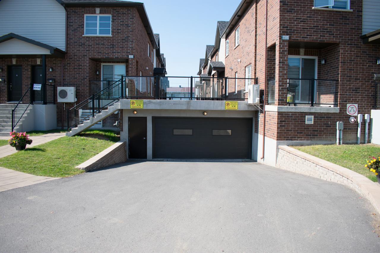 Luxury Two Story Villa Unit D Laval Eksteriør billede
